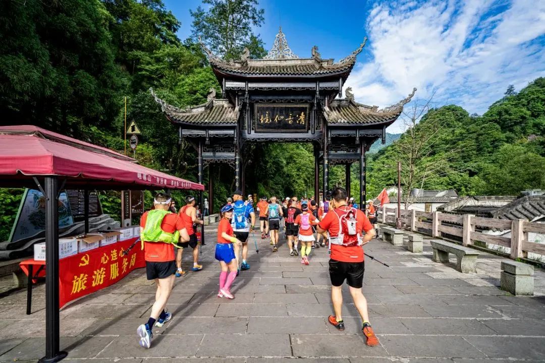 九游体育中国旅行社协会体育旅游分会一届二次会员代表大会在廊坊顺利召开