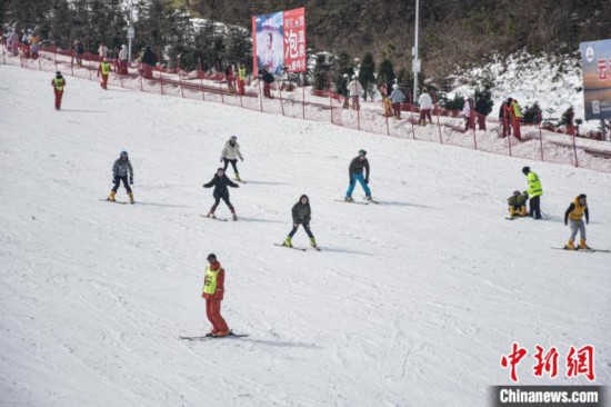 九游体育赣江观澜：做足“冰雪+”文章 赣鄱大地迎来“冰雪热”