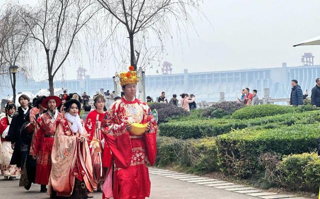 九游体育7天11万游客！春节假期三峡大坝旅游人气旺(图3)